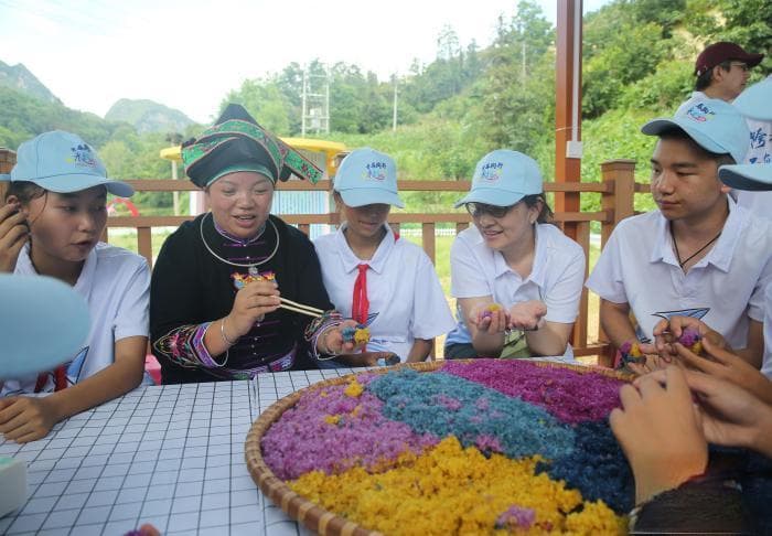美国华裔青少年在云南文山研习壮族文化