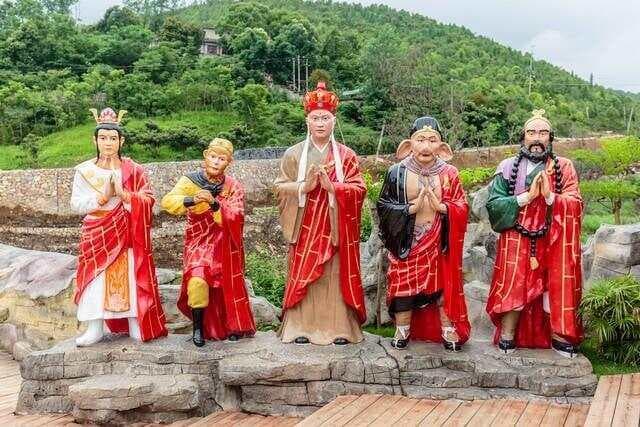 中国佛教贡献最大的唐代高僧六祖慧能的肉身舍利至今还在南华寺？