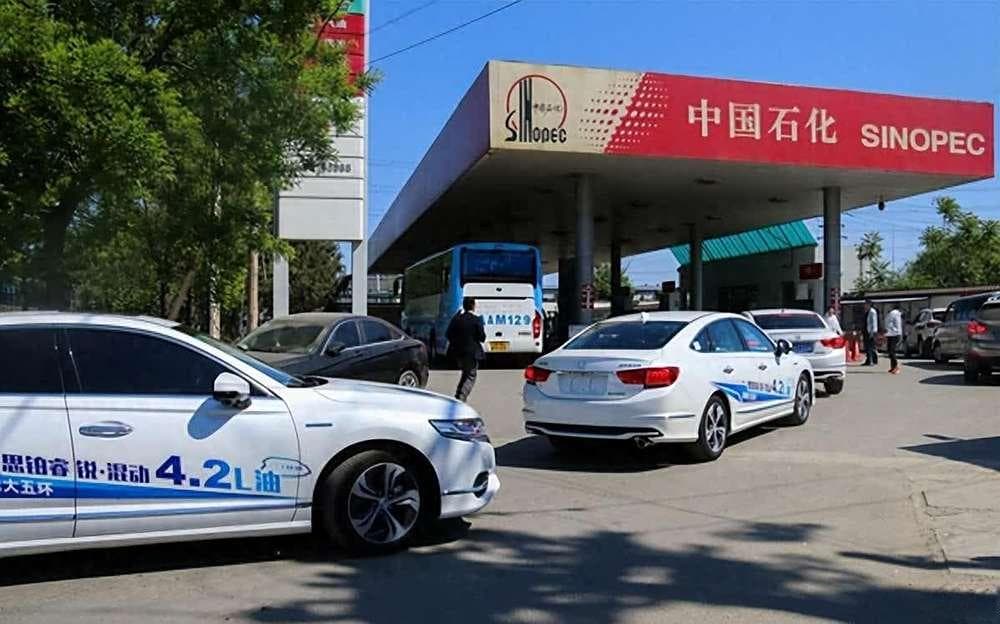 加油时加满和加200，哪种方式更合适？内行人告诉你实情