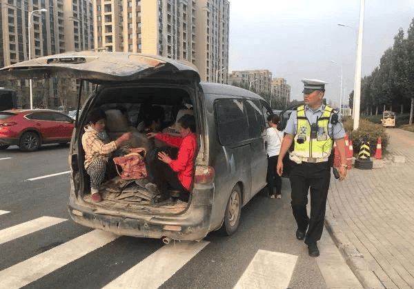 7座车拉7个人算不算超载？交警给出权威解答