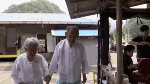亨利夫妇是韩国人吗？