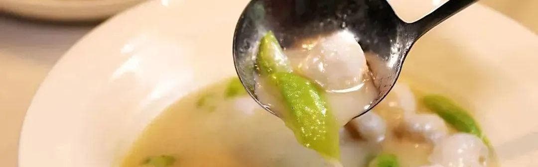 菌菇排骨汤制作指南：冷水泡发菌菇，三步处理排骨