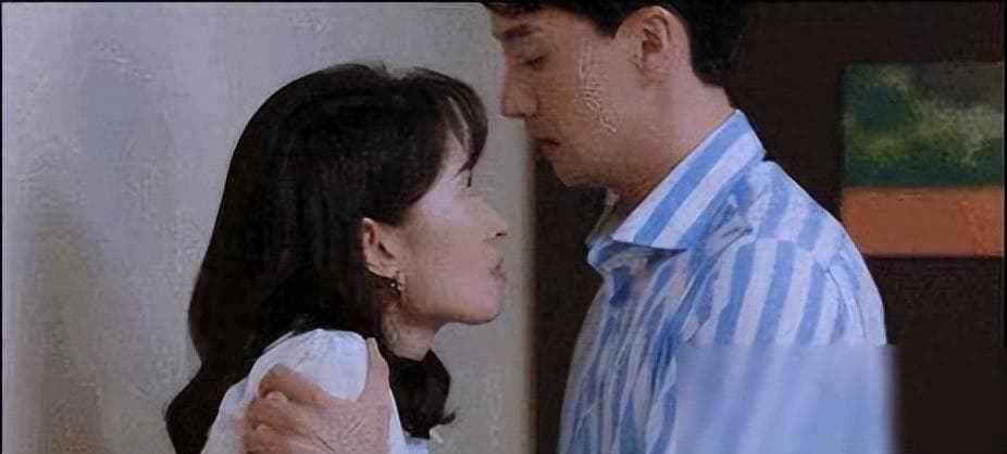 “姐弟恋”不是谁都能演的老气横秋，一脸阿姨感，观众看了直捂脸