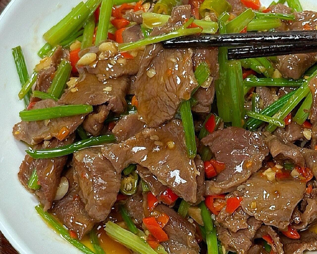 家常芹菜炒牛肉：从食材到成品的完整攻略