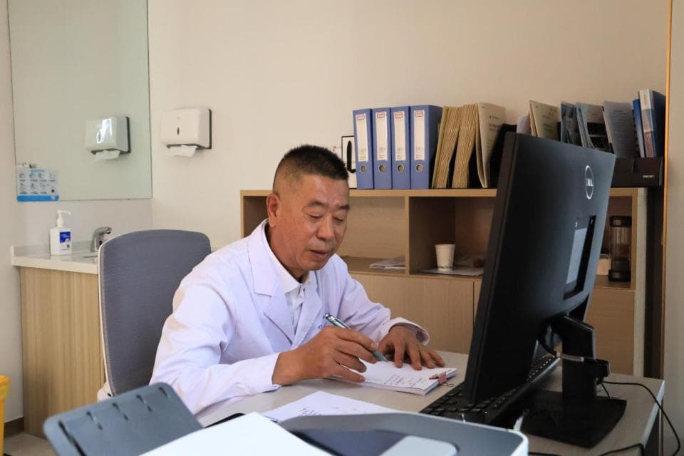 专家提醒：眼睛出现红血丝超3天 要立即就诊