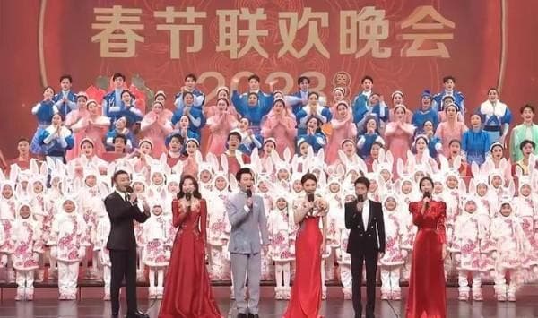 央视春晚主持无惊喜，5位都是连任，王嘉宁被弃用，马凡舒成新宠