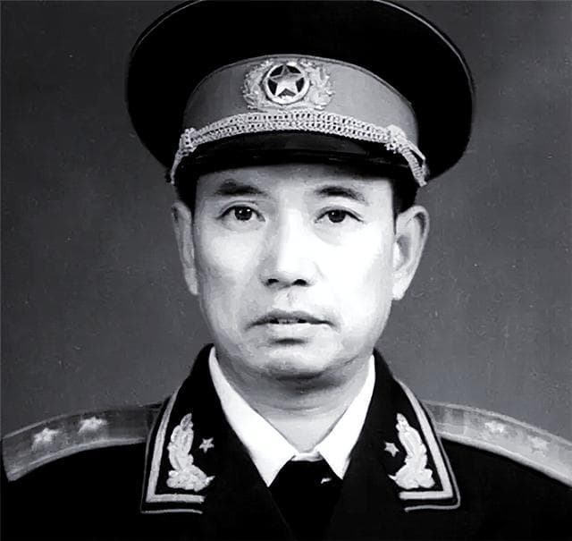 1971年，开国中将消失7年无人知道，最后却在地牢里找到他