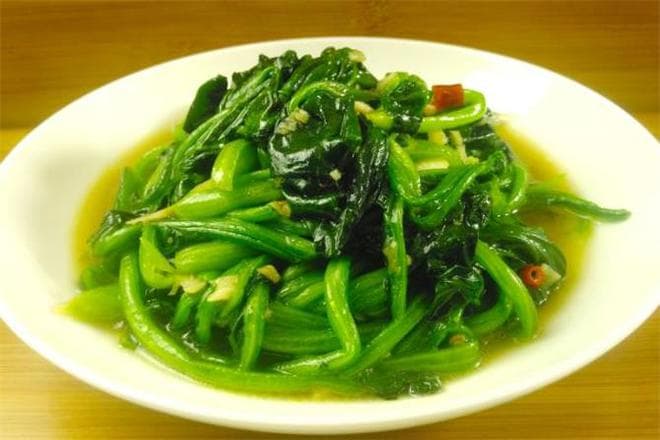 清炒菠菜到底要不要焯水？很多人做错了，今天教你正确做法