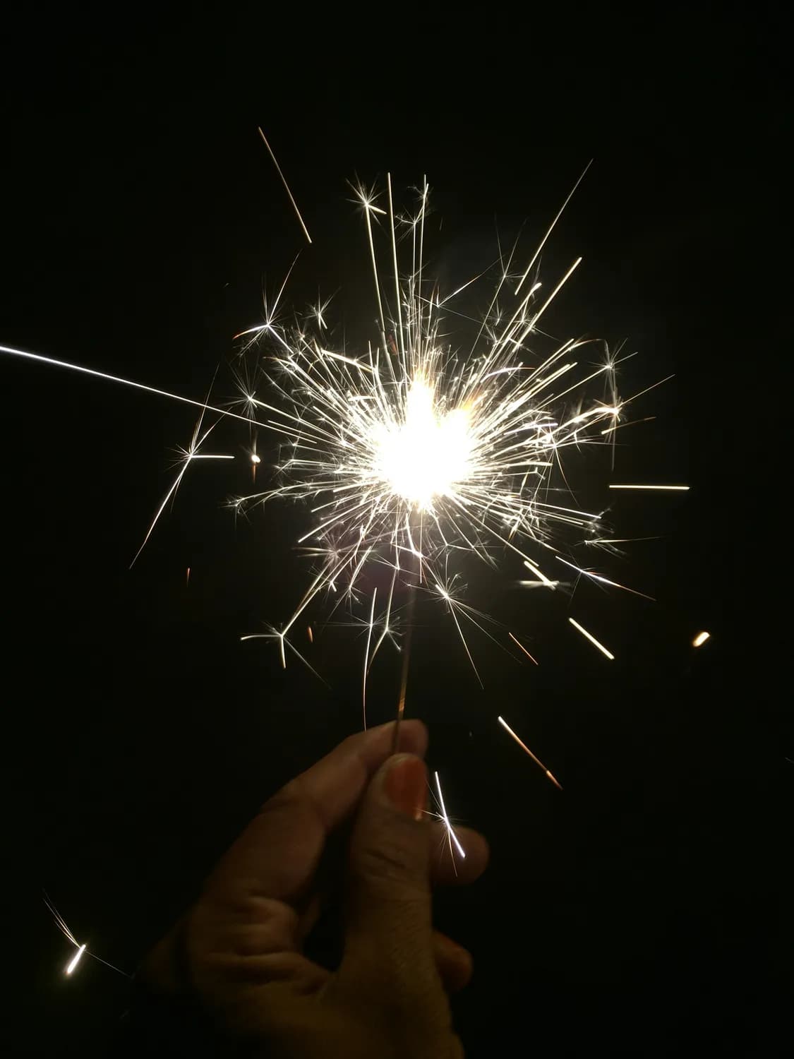 永的新作：银色火花背后的深意