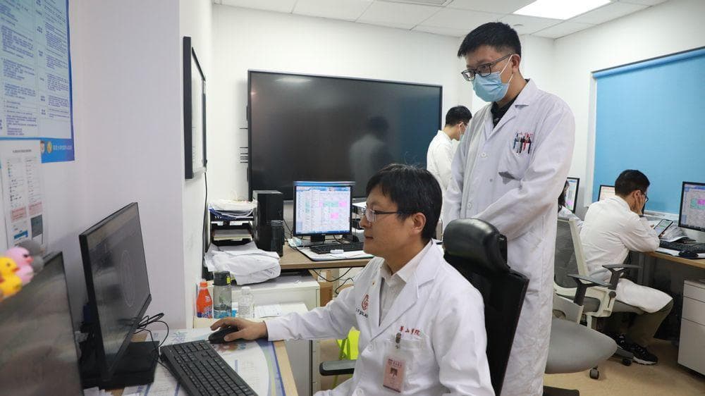 华山医院：老年痴呆治疗的新突破与人文关怀