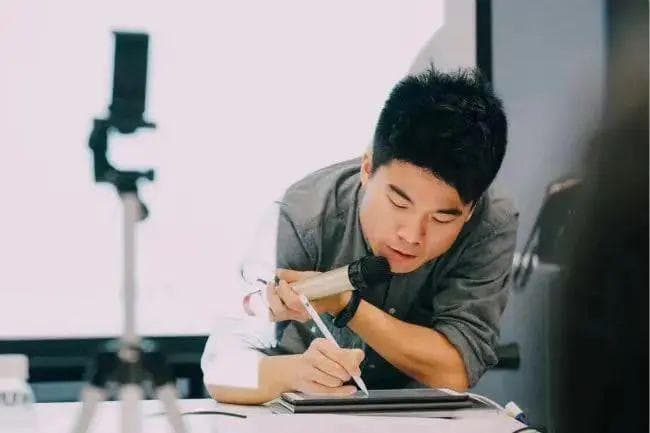 董宇辉：从教培到直播，一个知识型主播的崛起之路