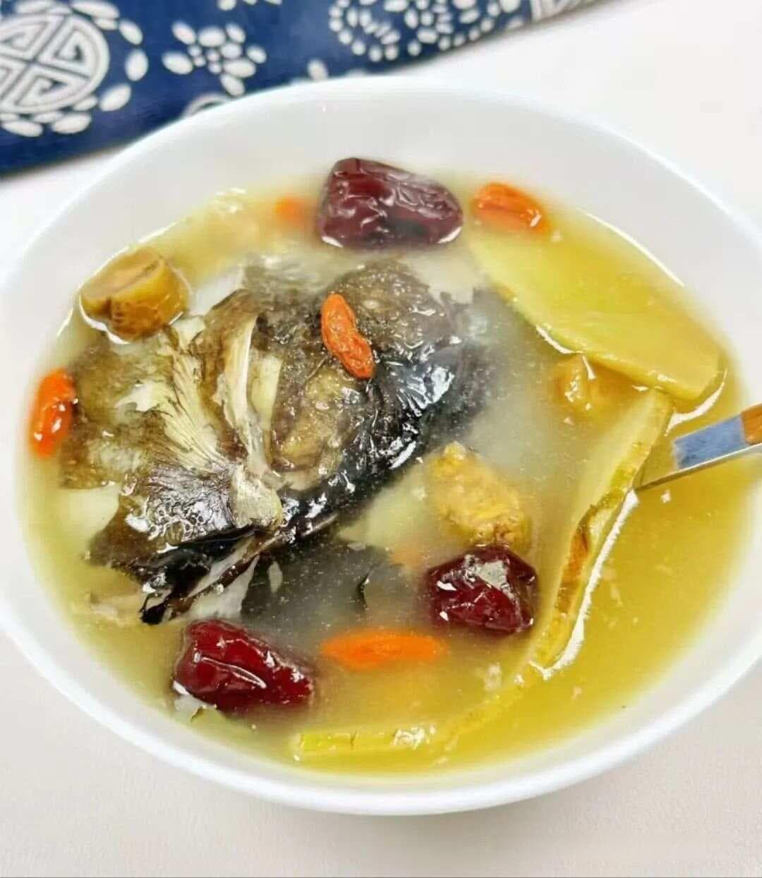 鱼头天麻汤：缓解偏头痛的养生佳品