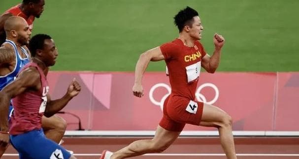 新手跑步姿势纠错技巧（打造正确跑步姿势）