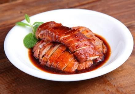 南京烤鸭：六朝古都的美食传奇
