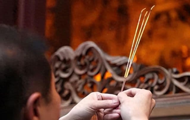 探析：烧香为何一定是三根？每根分别代表什么？