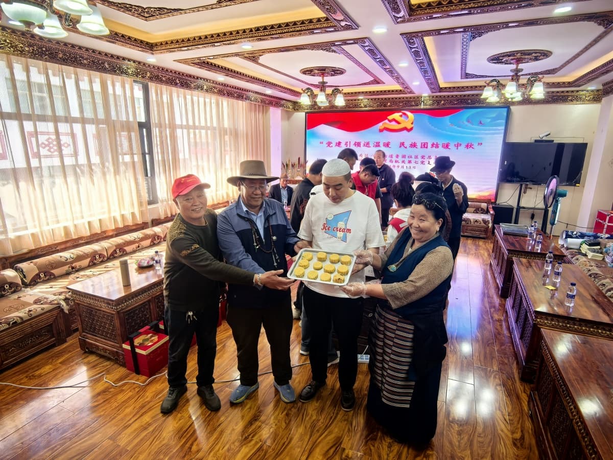 拉萨鲁固社区：创新双语学习与党建引领，打造民族团结进步模范