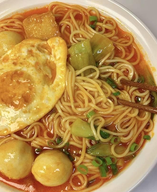 一碗唤醒味蕾的温暖滋味：酸汤面的制作秘籍