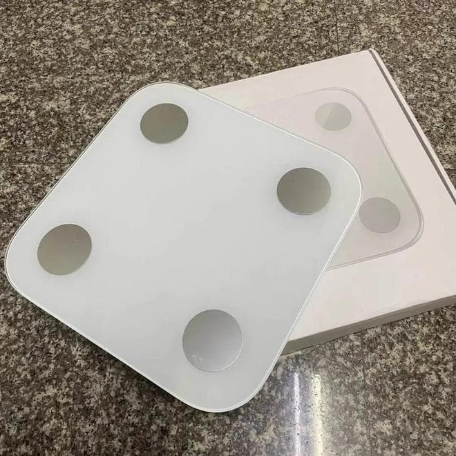 体脂秤是怎么测出体脂的？上面的金属片有啥用？