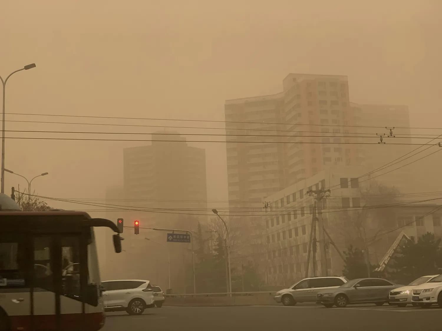 北京遭遇近十年最强沙尘暴！