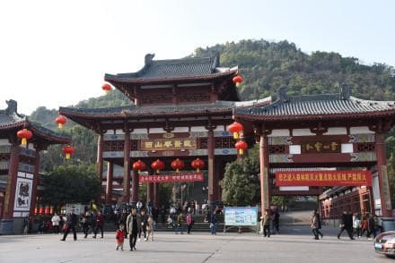 南充西山：果城的“绿宝石”
