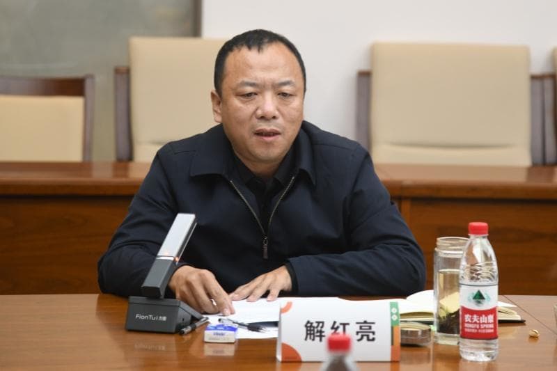 “半大孩子买衣难”问题引发关注，多方探讨解决方案
