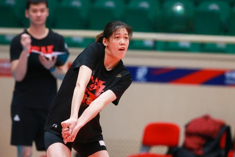 天津女排领队谈李盈莹受伤：扭伤比较严重，她将休战一段时间