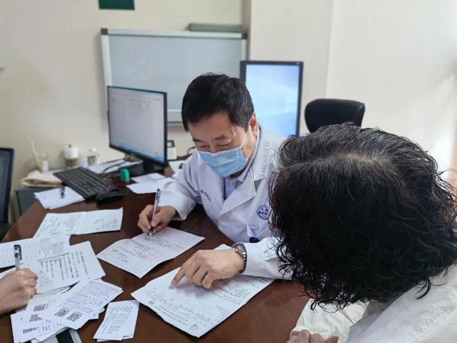 肠胃不适治不好？医生：你可能要看精神科！