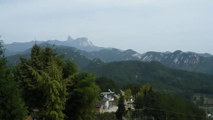 大别山脉：横跨三省的自然奇观