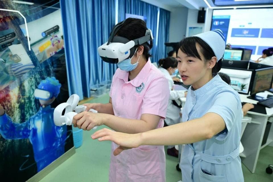 AI课程教学首进基层，“薪火培基”助力乡镇护理技能提升