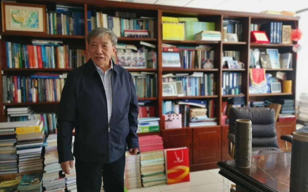 百嘎丽弘扬科学家精神 | B站科普UP主、82岁火山院士刘嘉麒的“斜杠”人生