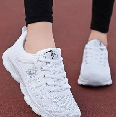 跳远运动鞋选购指南：从材质到品牌的全方位解析
