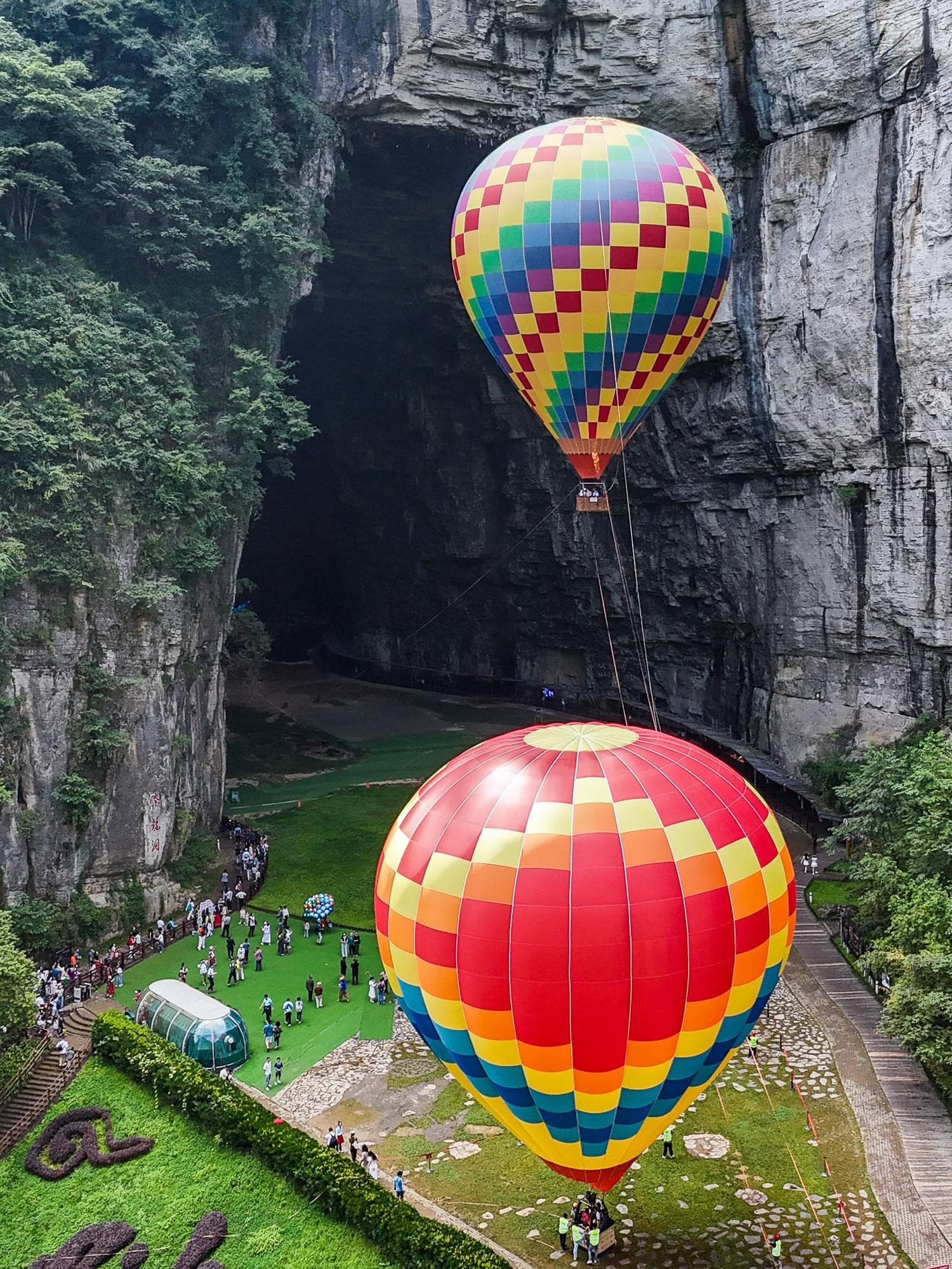 世界最大溶洞腾龙洞：60公里地下奇观，十厅五峰宛如迷宫