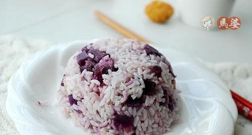 紫薯米饭的做法（探秘紫薯米饭的美味制作，让你一口接一口）