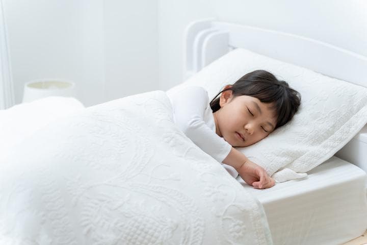 孩子越听故事越睡不着？正确建立睡前仪式三要点