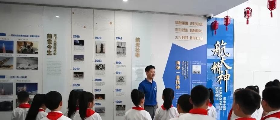 各地中小学创新“开学第一课”：航天科普、红色教育助力国家安全教育