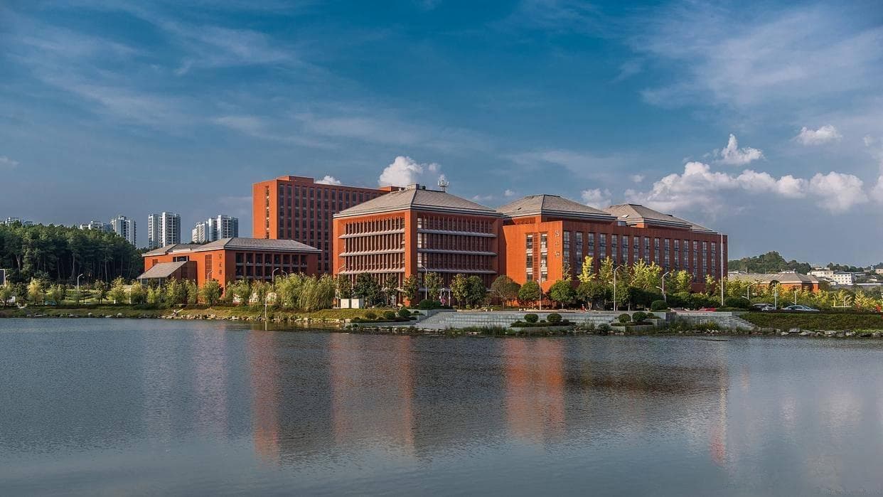 走进知识的殿堂：浙江大学参观之旅