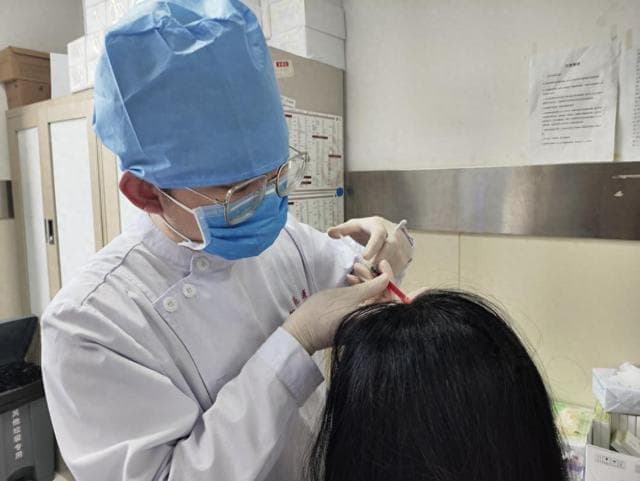 打针可以治白发？中国中医科学院西苑医院皮肤科：需内外合治