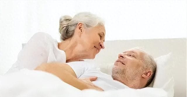 睡眠姿势与心血管健康：中老年人必知的睡眠指南