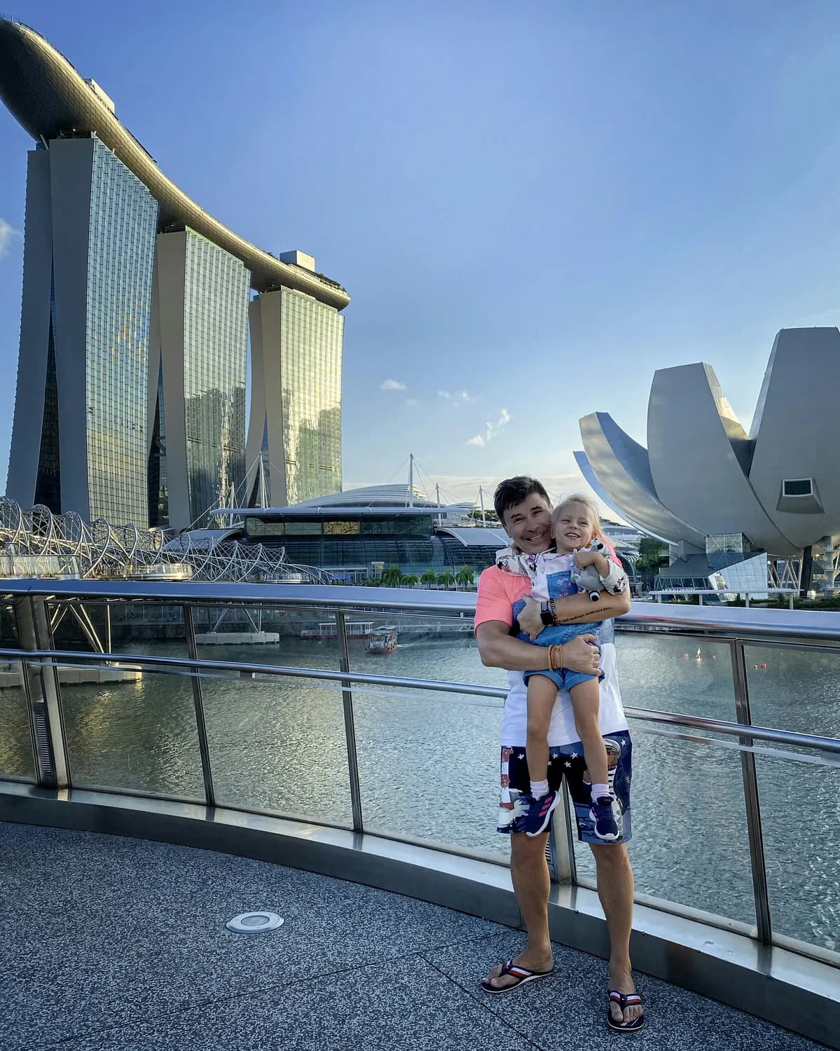 杨怡罗仲谦合体录综艺撒狗粮，手牵手漫步澳门街头