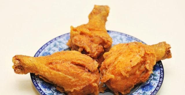 五香炸鸡腿的制作方法（如何制作美味可口的五香炸鸡腿？）