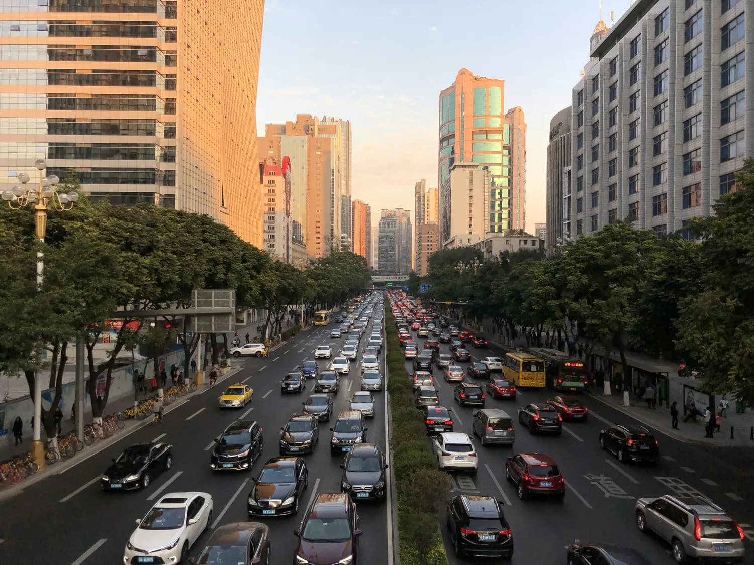 高质量发展引领现代化经济体系建设，中国GDP总量跃居世界第二