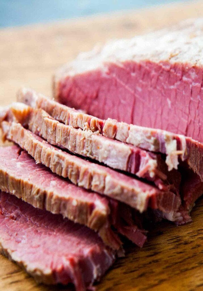 自制腌牛肉：从腌制到烹饪的完整指南
