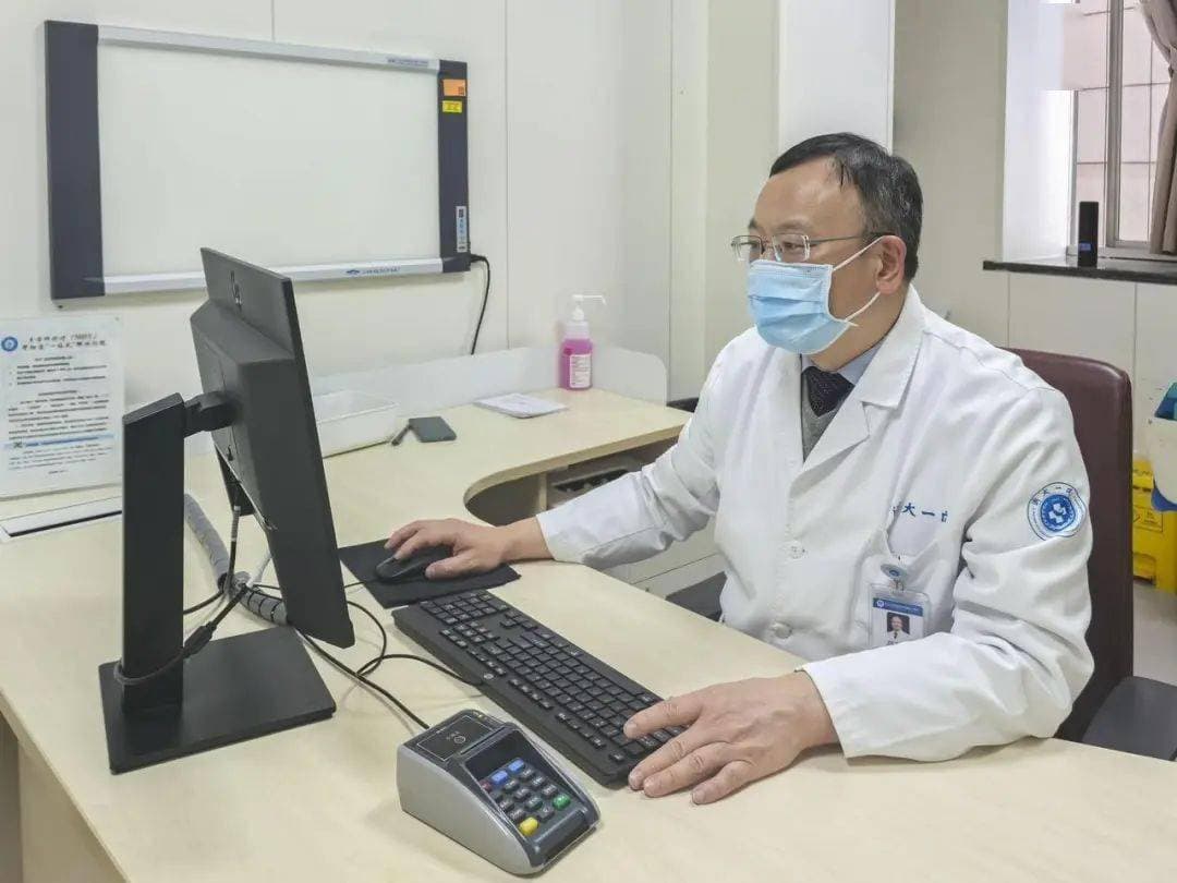养猫后呼吸困难？医生提醒：三分之一养猫人或对猫毛过敏