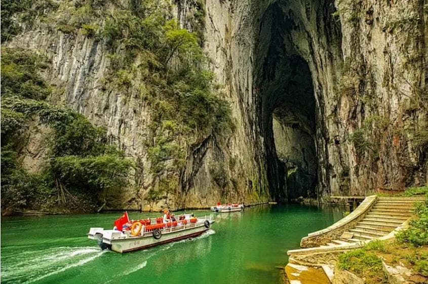 格凸河镇：世界喀斯特地貌精华，两大5A景区相邻而立