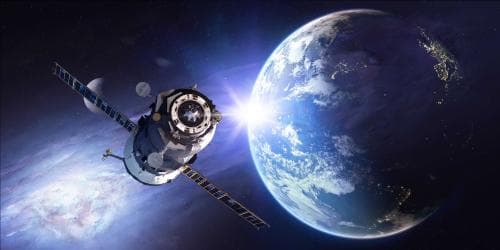 卫星通信天线系统全解析：高增益、小体积与自动跟踪的奥秘