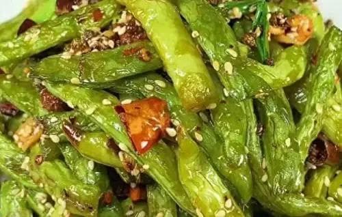 焦香解馋的干煸豆角，简单好吃，味美下饭，入秋必备的家常菜