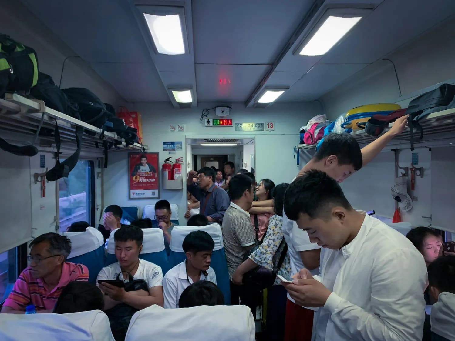 复兴号WiFi技术解析：基站切换与用户激增致网速受限