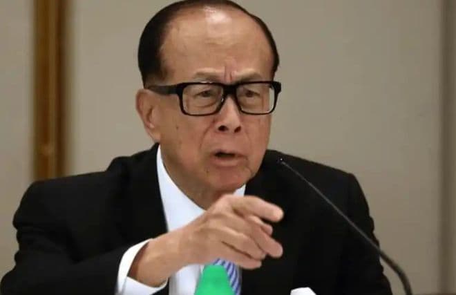 李嘉诚深陷舆论风暴，曝曾与4家中企接洽，最终却把港口卖给美国