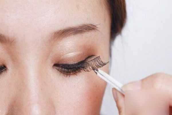 假睫毛使用全攻略：从选购到保养，这些技巧让你省时又省心