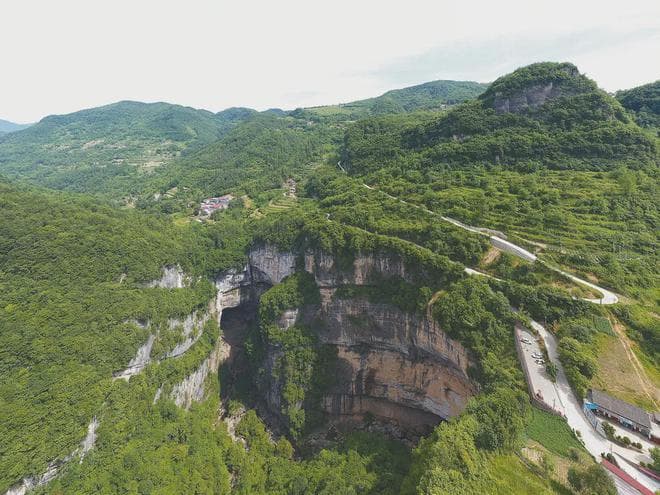 汉中天坑火出圈！记者实地探访→
